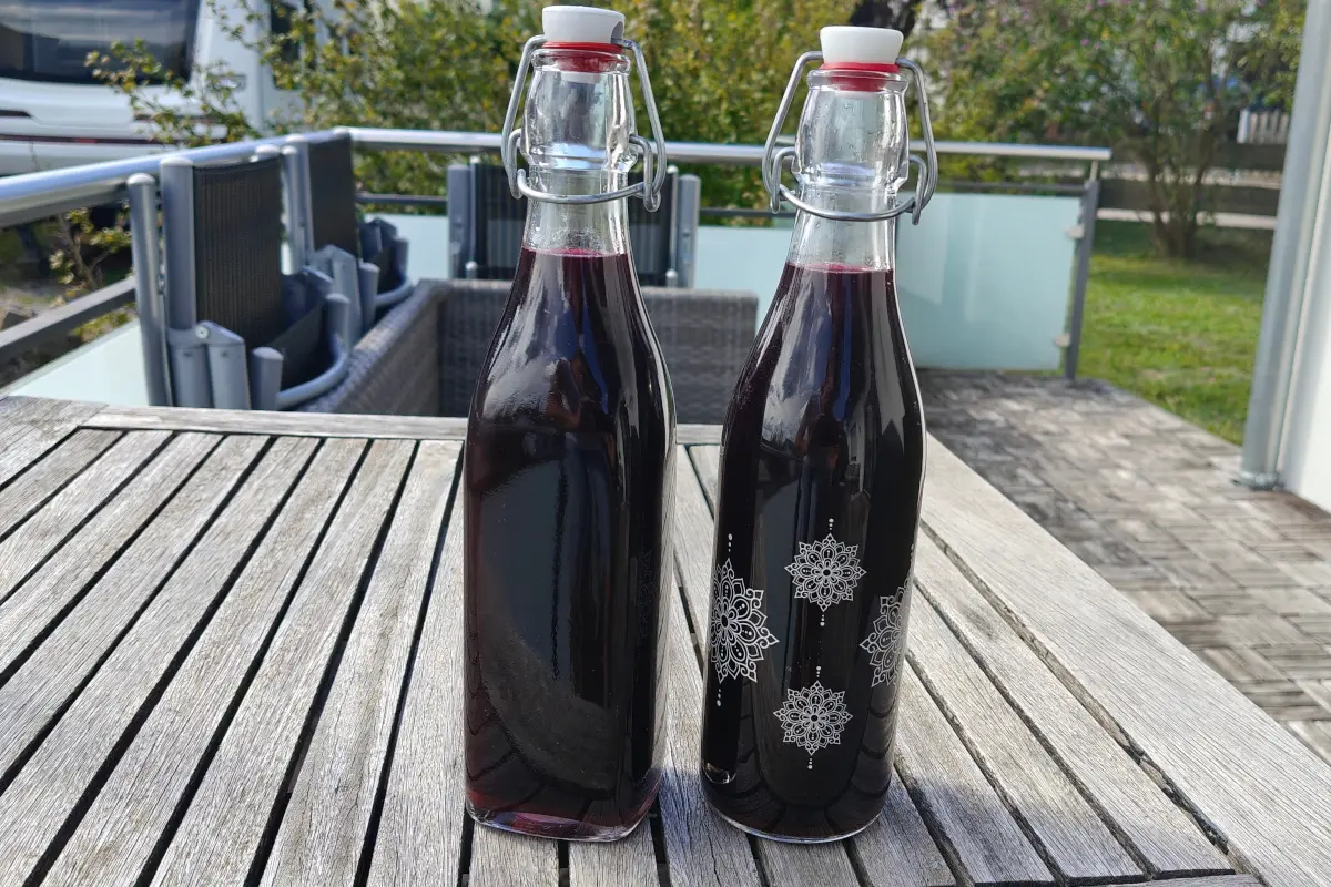 Holunderbeer-Likör „Herbstfeuer"