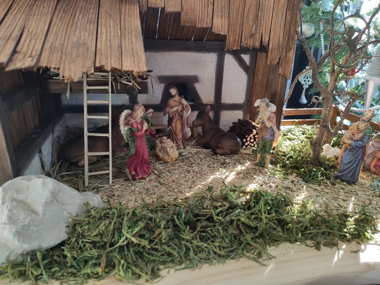 Ich habe eine Weihnachtskrippe gebaut